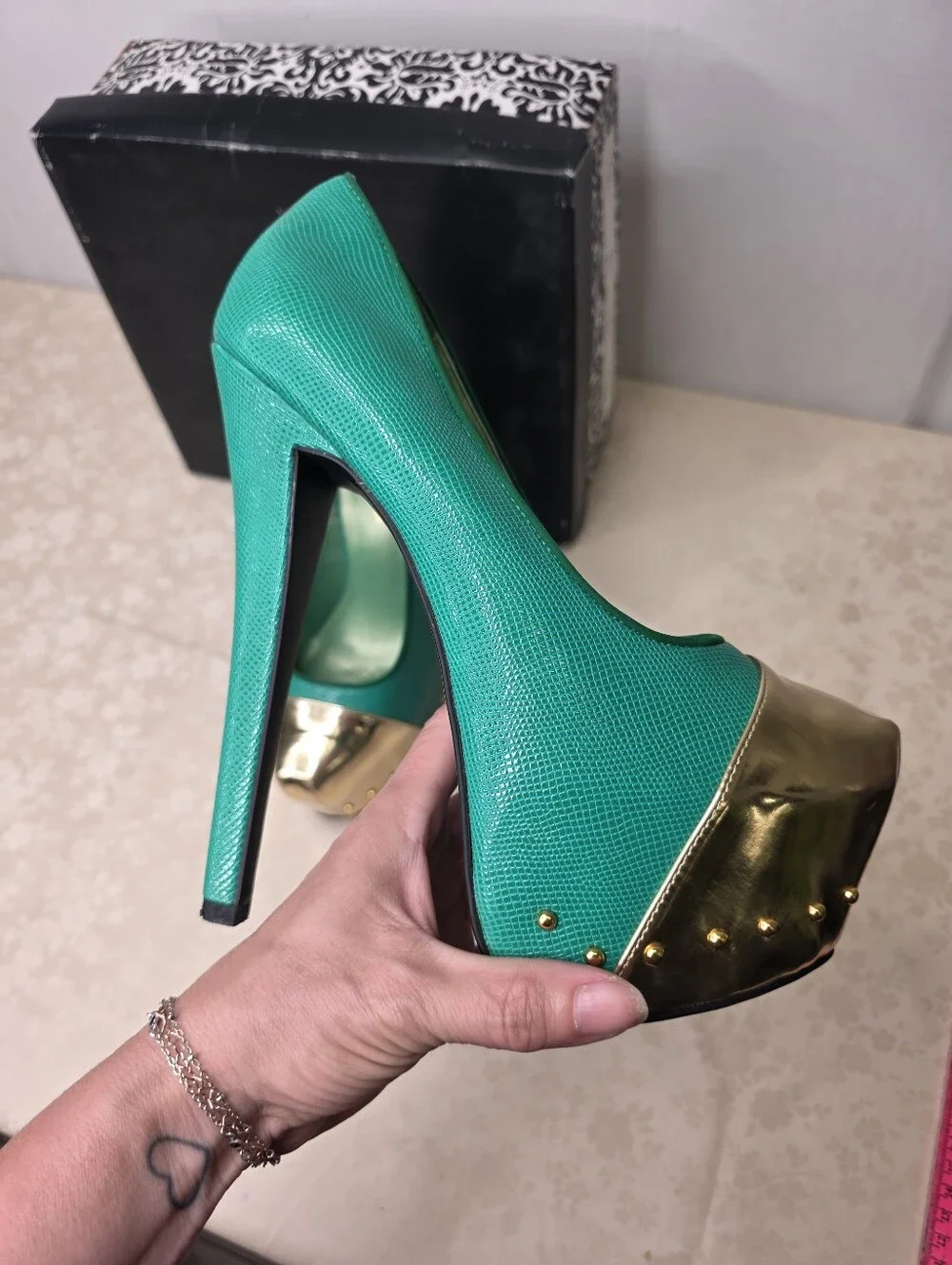 Shoe Republic LA Ethanie Green Gold Platform Stiletto Heels Pumps Studded 7.5